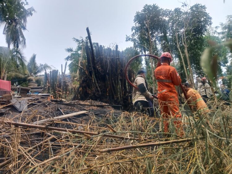 PMK Tarakan Respons Cepat Kebakaran Sampah di Marconi, Akses Gang Sempit Jadi Evaluasi
