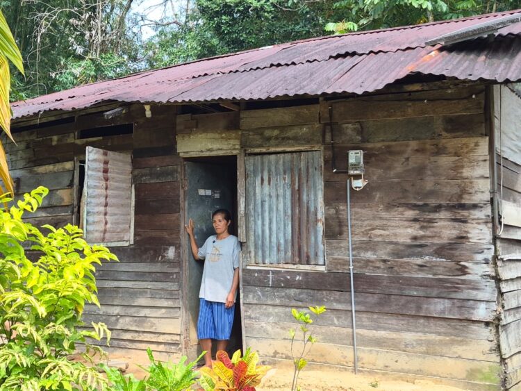 TMMD ke-130 Tarakan Perbaiki Rumah Kristina yang Kerap Bocor Saat Hujan