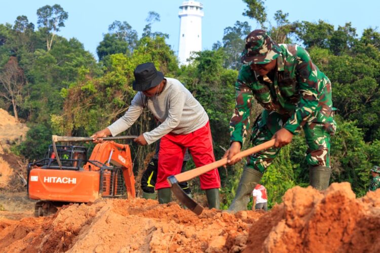 Jaga Ketahanan Jalan, Satgas TMMD Ke-130 Kodim Tarakan Bangun Parit Sepanjang 5.000 Meter
